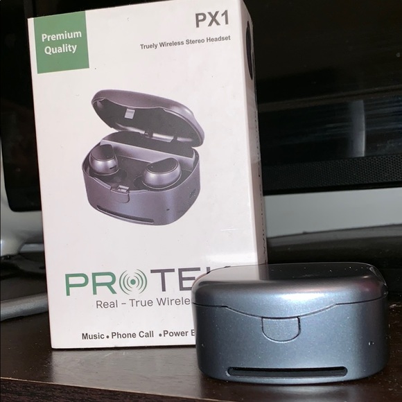 Sports earbuds - Picture 1 of 1